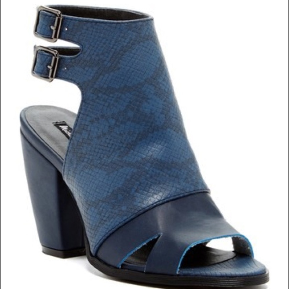 🌘BRAND NEW Michael Antonio Navy Snake Heels🌓
